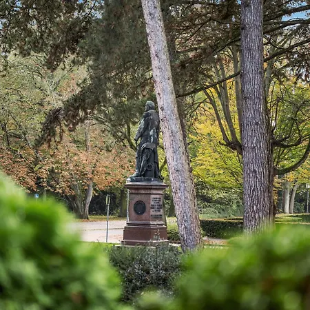 Stilvolle Stadtoase, 116 Qm, Parkblick, Wassernah, Parkplatz