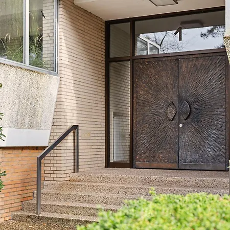 Stilvolle Stadtoase, 116 Qm, Parkblick, Wassernah, Parkplatz *