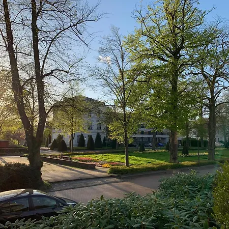 Stilvolle Stadtoase, 116 Qm, Parkblick, Wassernah, Parkplatz