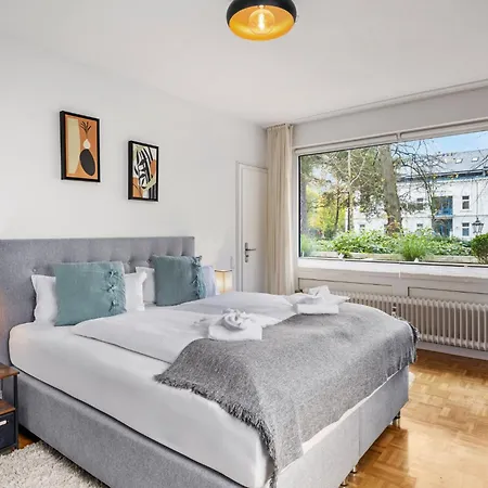 Stilvolle Stadtoase, 116 Qm, Parkblick, Wassernah, Parkplatz Apartment