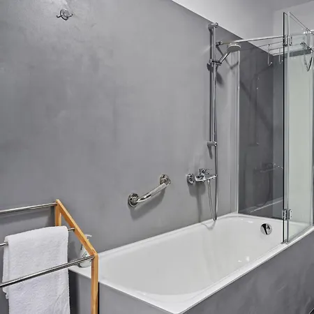 Apartment Stilvolle Stadtoase, 116 Qm, Parkblick, Wassernah, Parkplatz *